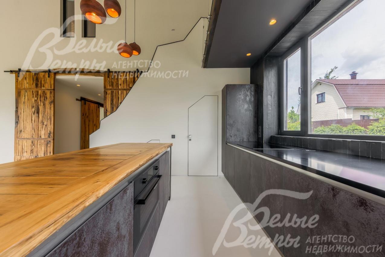 Столешница барной стойки на кухне - массив дуба, индивидуальный проект.