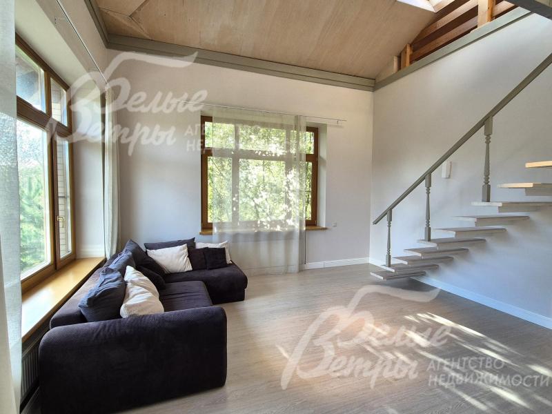 Студия на втором этаже.