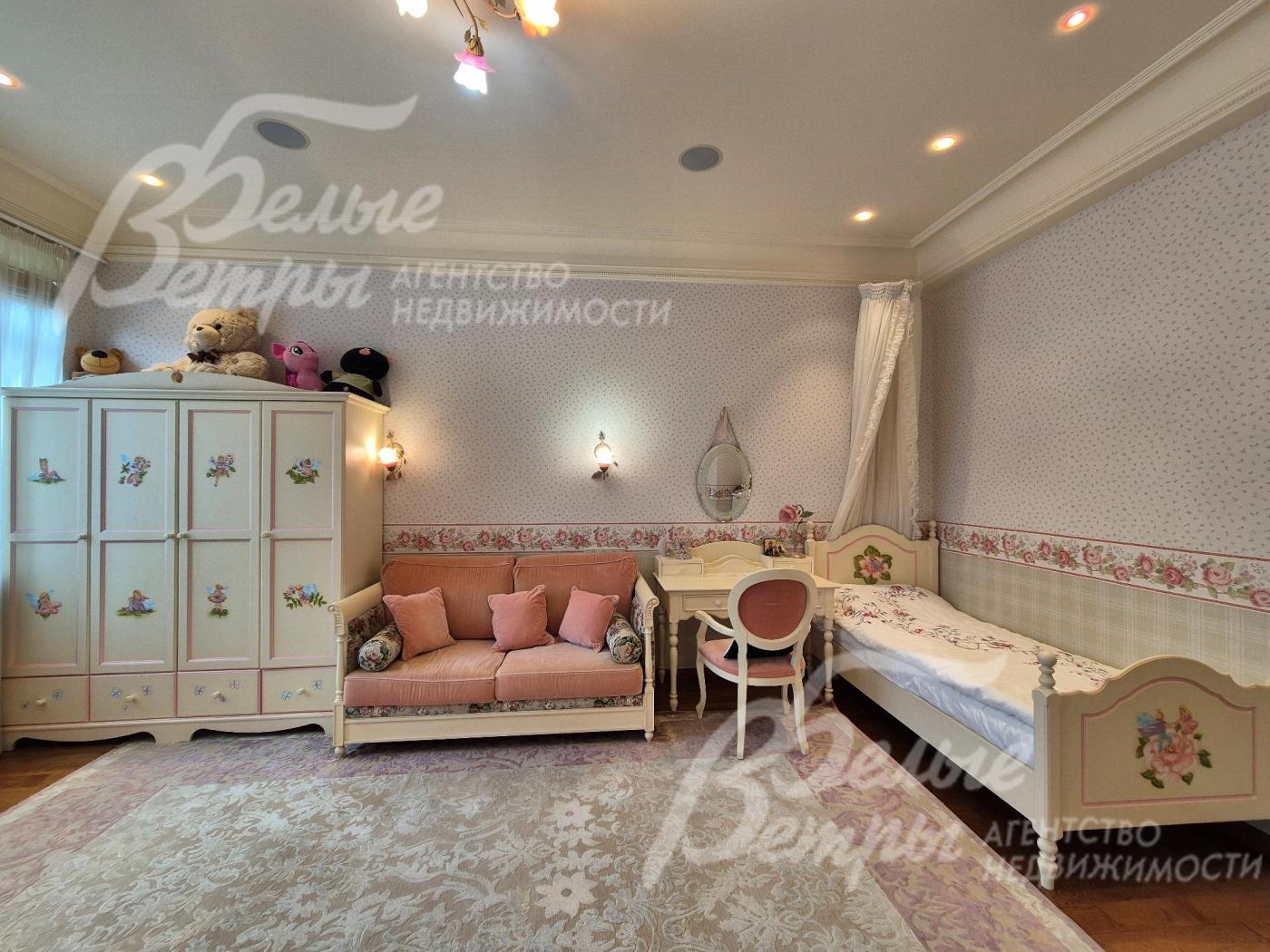 Еще одна детская спальня.