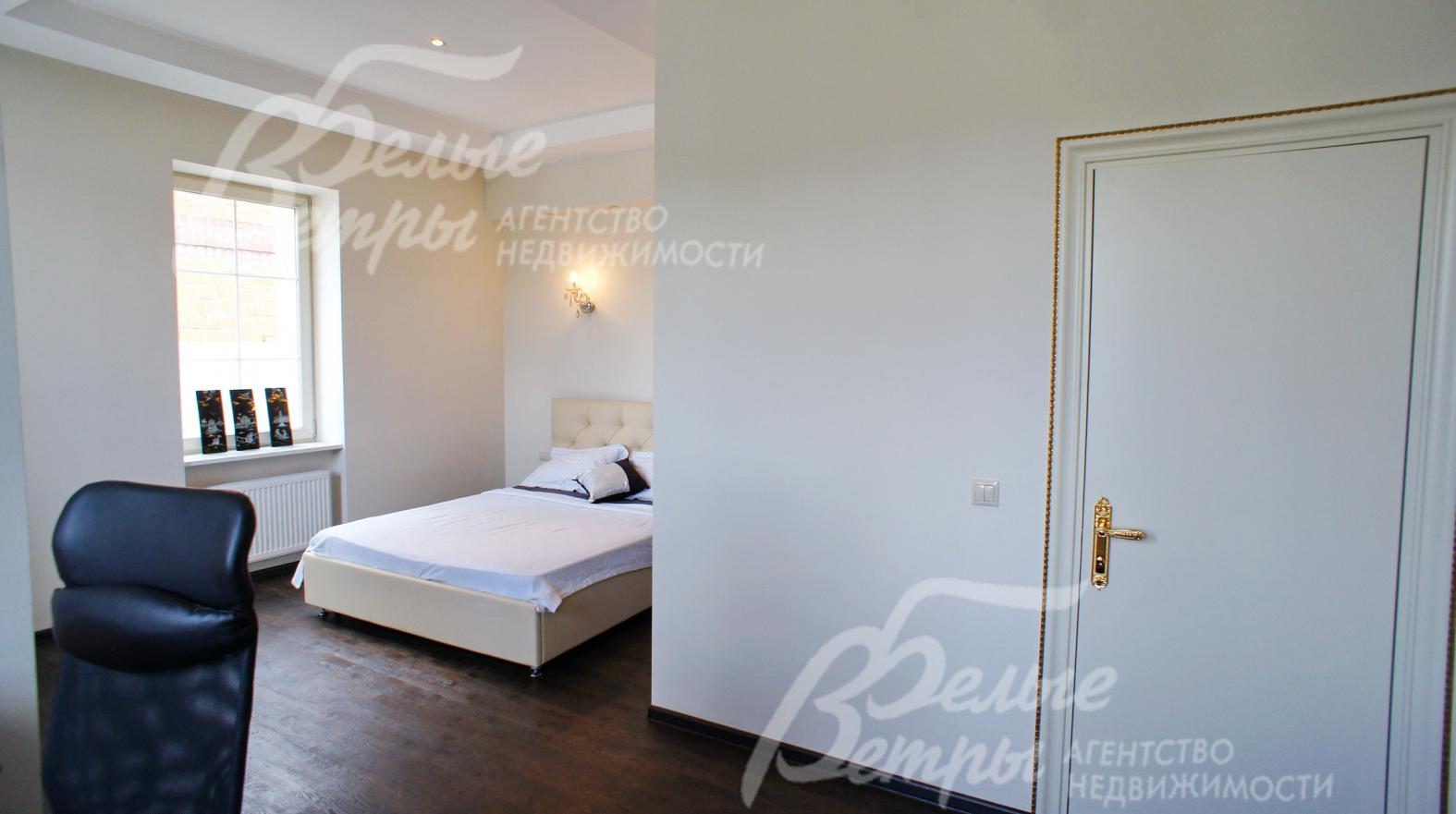 Гостевая спальня на первом этаже 22 кв.м с с/узлом.