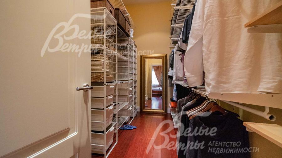 Гардеробная в главной спальне