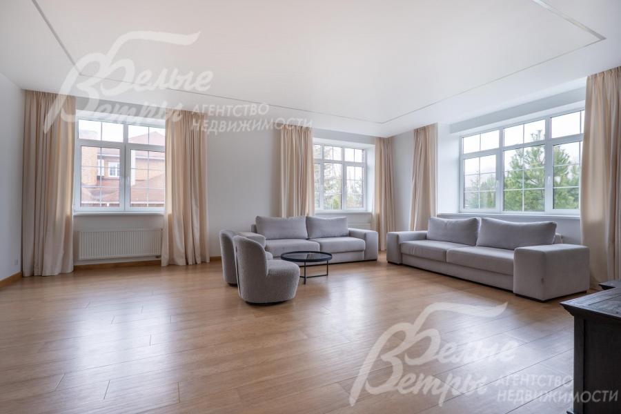 Дизайнерская мягкая мебель в гостиной