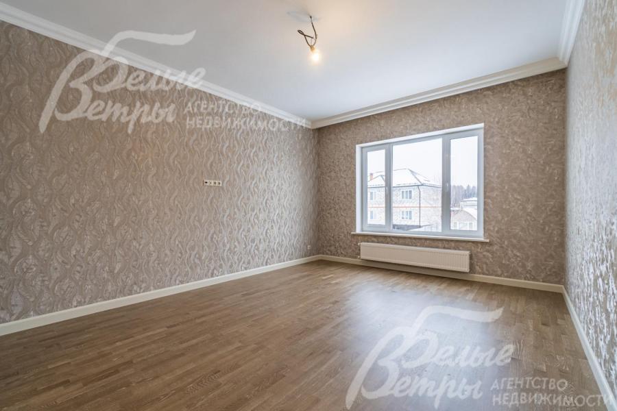 Главная спальня 22 кв.м со своим санузлом.