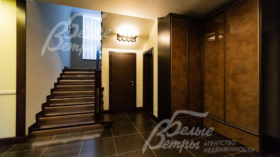 Лестница с подсветкой ступеней 