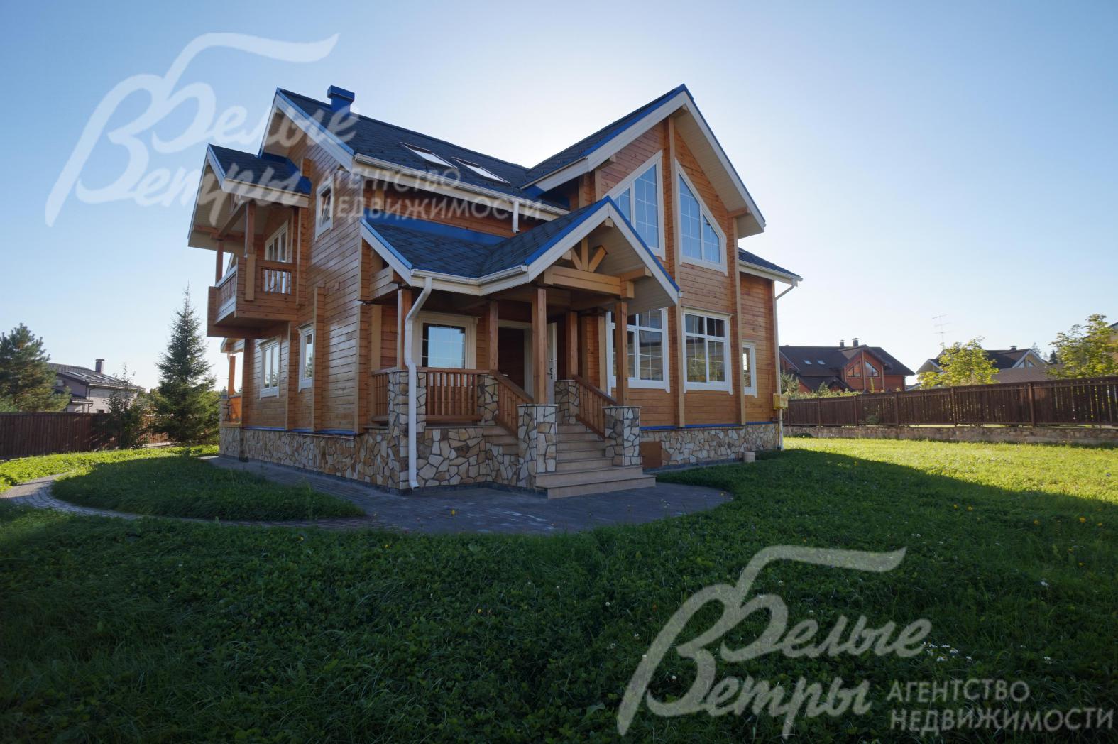 Просторный ровный участок.