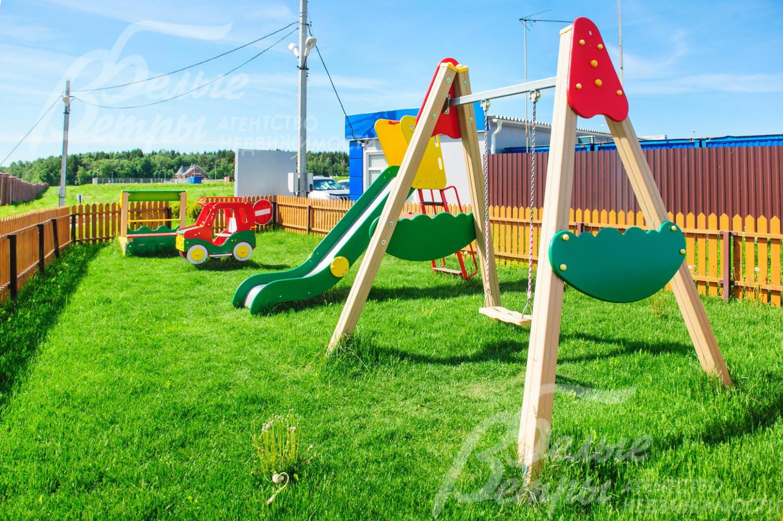 Детские и спортивные площадки в поселке Певчее