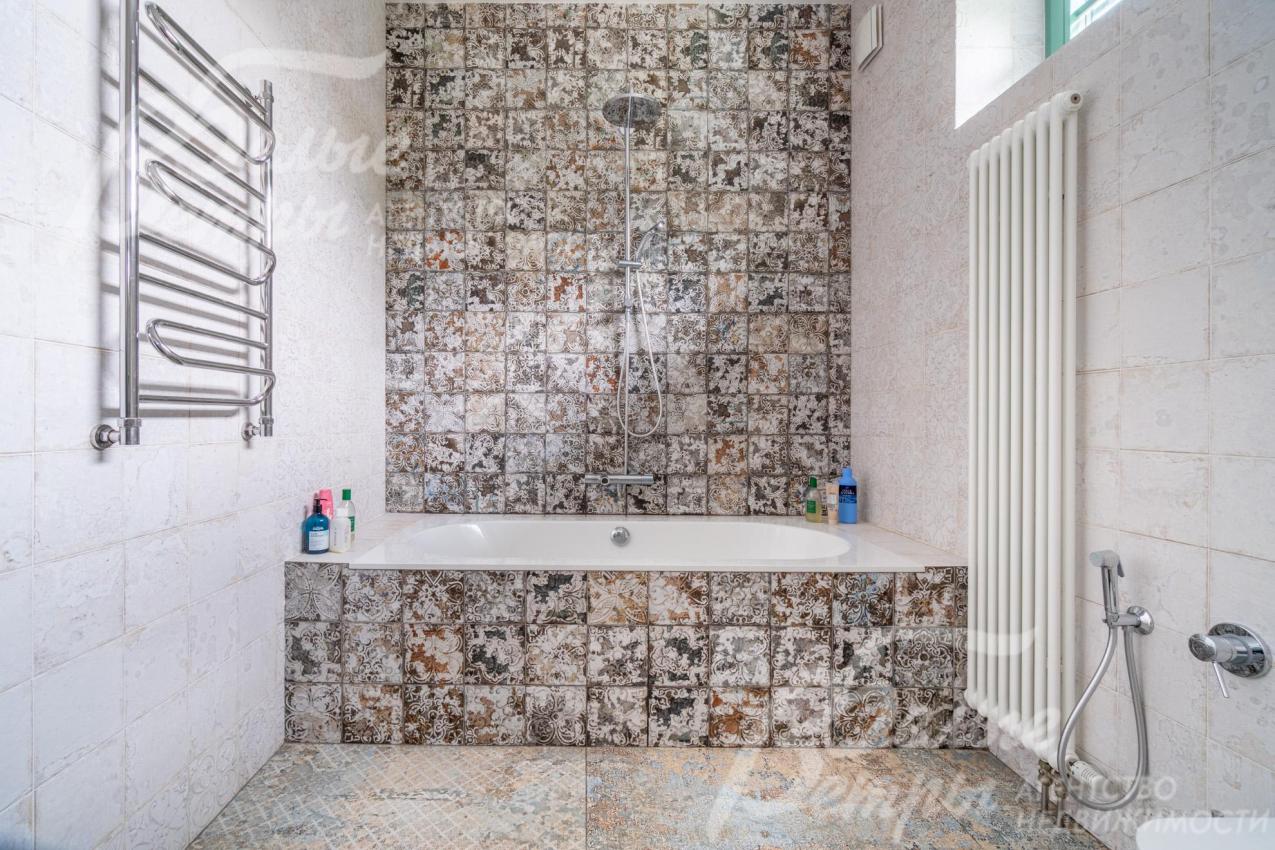 Ванна в санузле на втором этаже