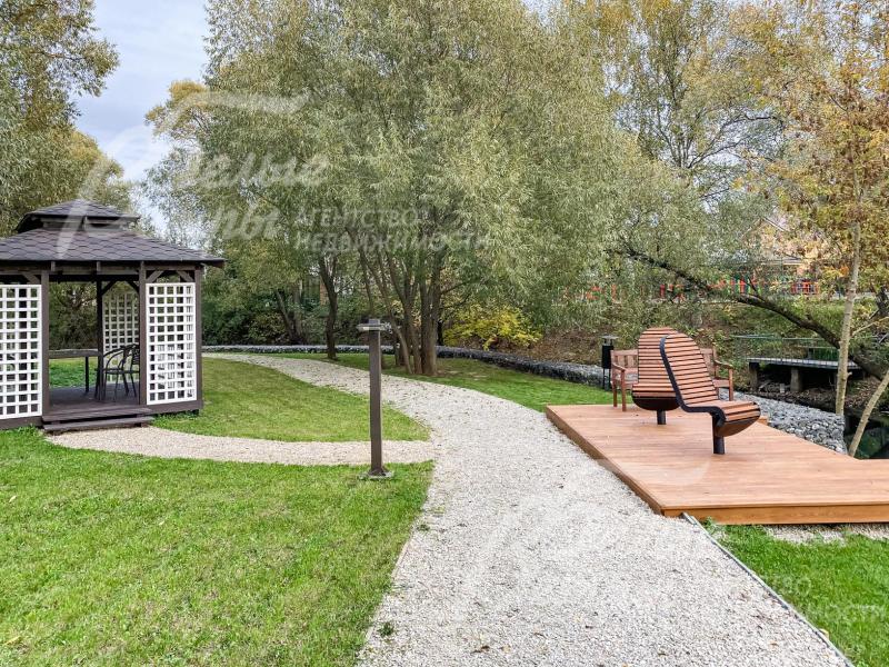 Беседки и места отдыха в поселке Усадьба Бергов