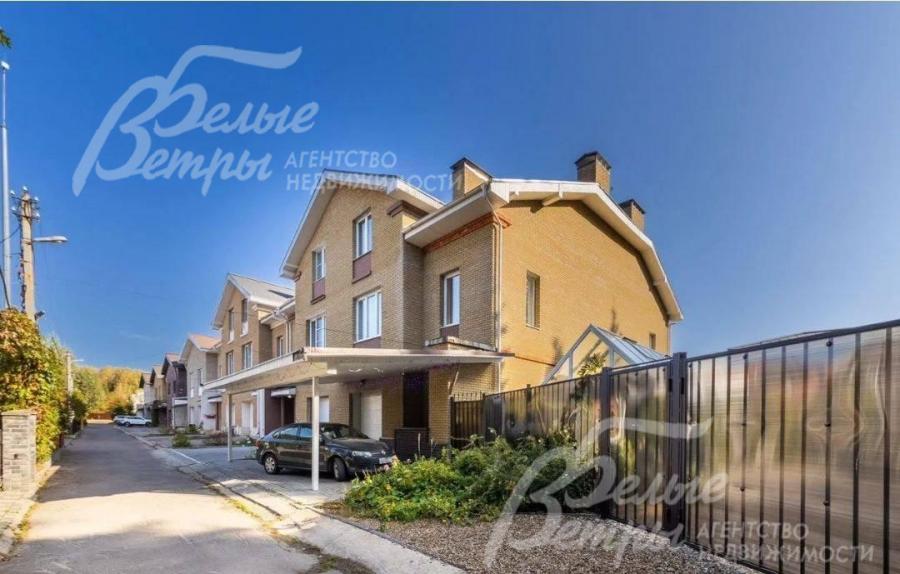 Стародачный коттеджный посёлок застроен в едином стиле, с круглосуточной охраной