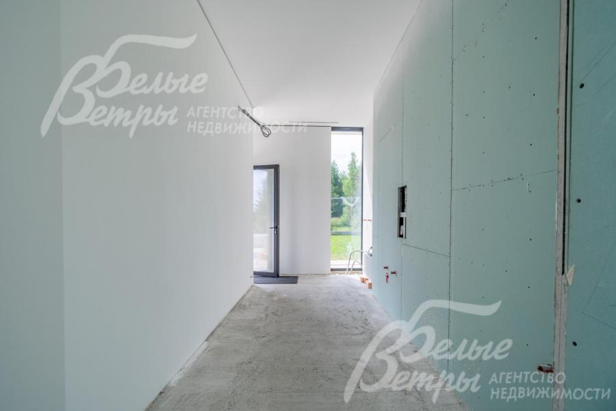 В доме выполнены закладные под все охранные системы, есть система видеонаблюдения с датчиками движения и тепла