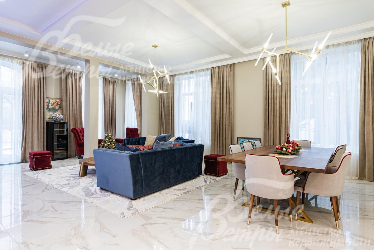 гостиная-столовая с выходом на террасу