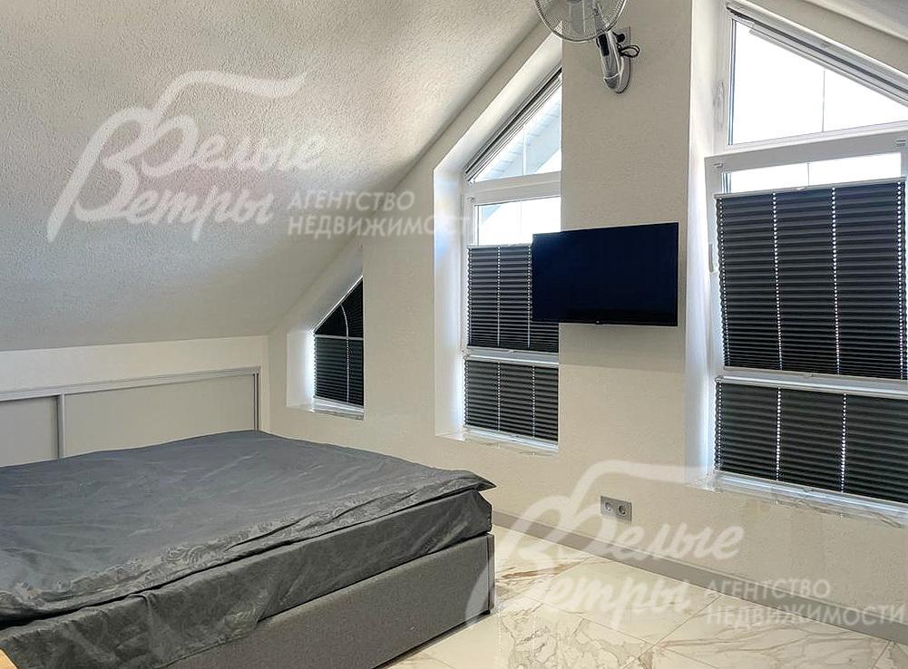 Студия на мансардном этаже. Во всех студия есть телевизор, подключенный к спутниковому ТВ