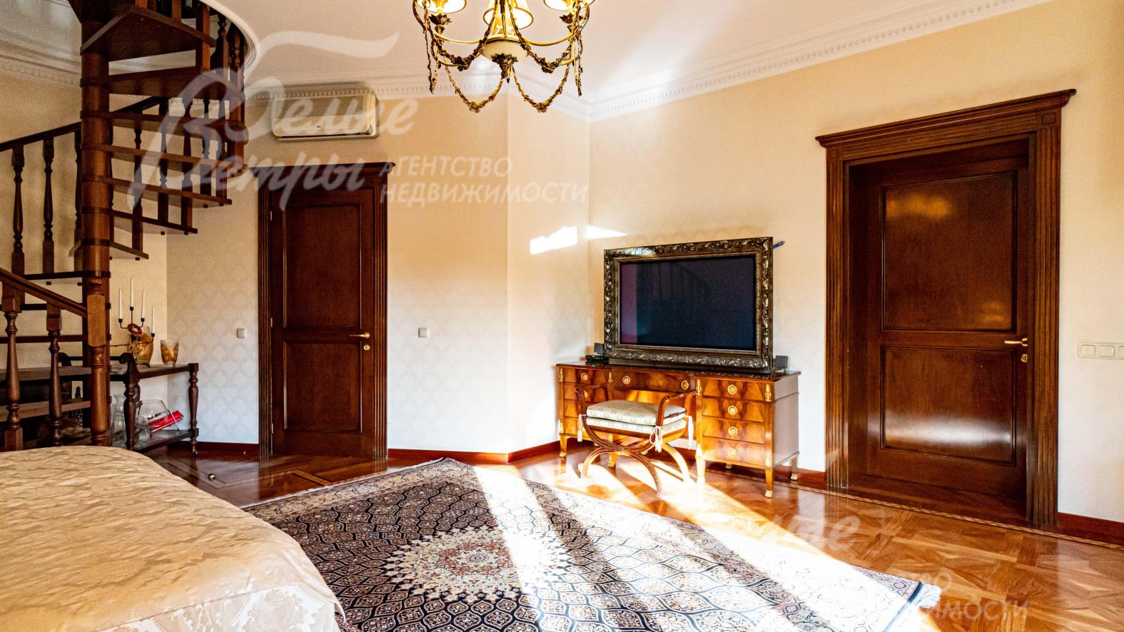 Главная спальня со своей ванной