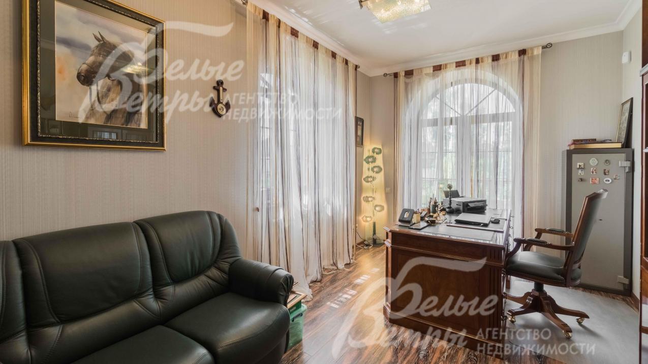 Кабинет 16 кв.м с панорамными арочными окнами и балконом