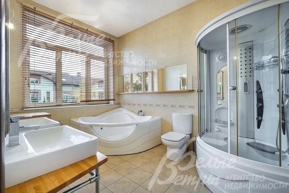 Санузел с ванной и душевой кабиной на 2ом этаже