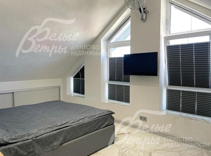 Студия на мансардном этаже. Во всех студия есть телевизор, подключенный к спутниковому ТВ