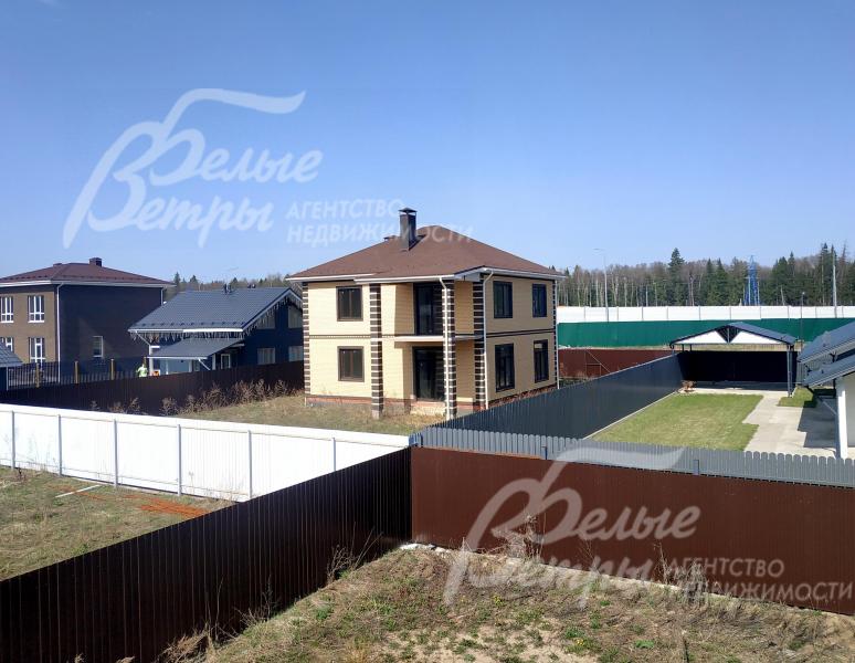 Участок расположен в охраняемом коттеджном посёлке бизнес-класса с центральными коммуникациями