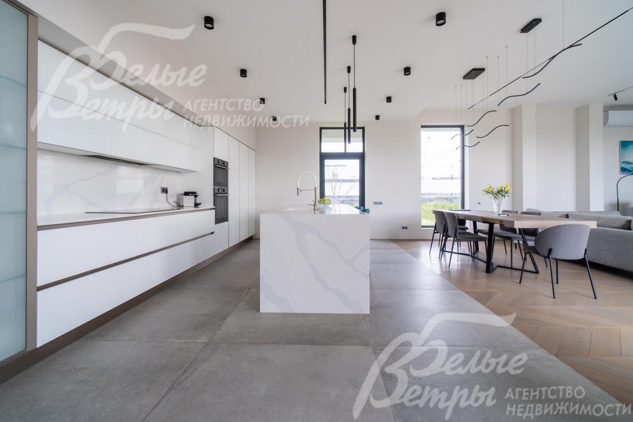 Функциональный остров с встроенной посудомоечной машиной и раковиной 