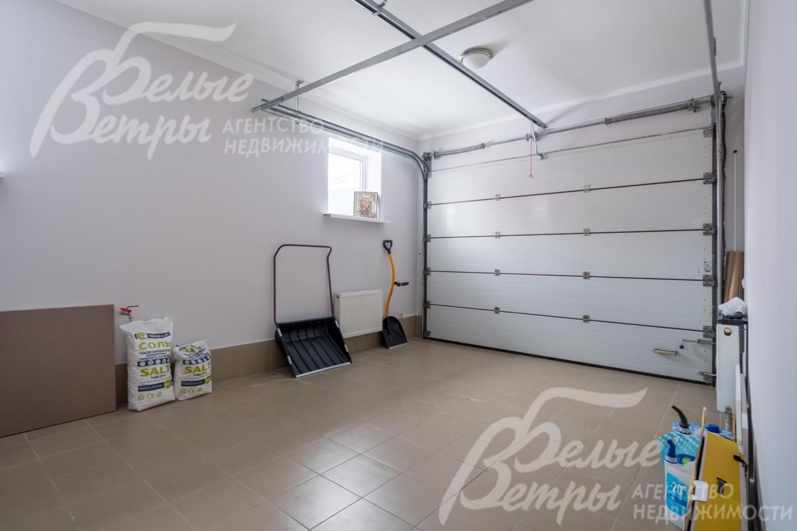 Гараж в доме