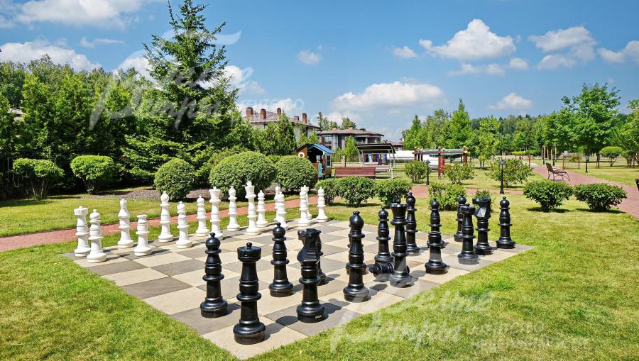 Оборудованный парк в поселке