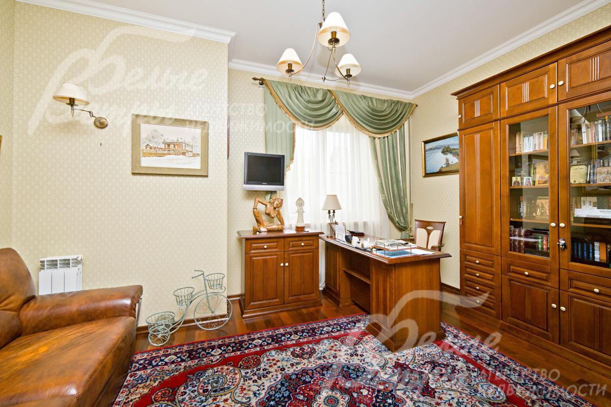 Кабинет 15 кв.м на первом этаже