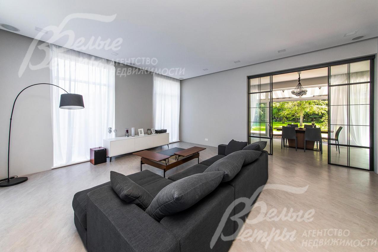 Гостиная с выходом на террасу