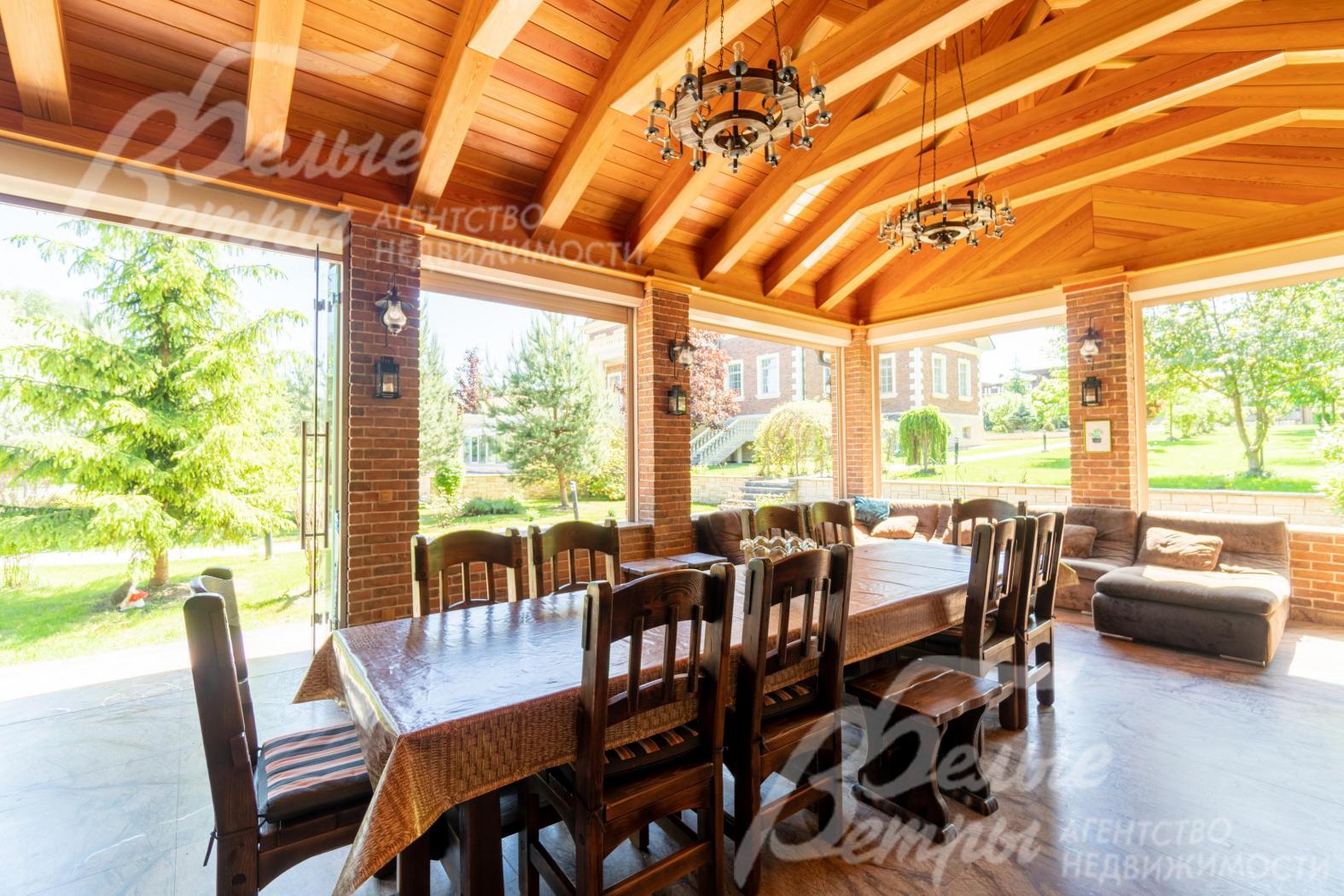 Обеденный стол на 10 персон