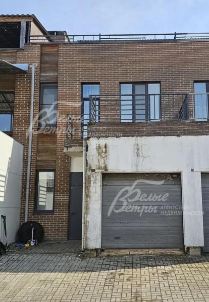 Фасад лицевой 1-го этажа требует ремонта