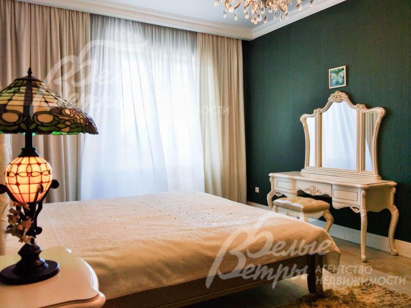 Изящная мебель в мастер-спальне