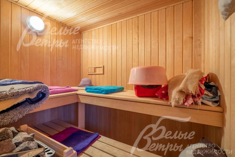 Парилка в сауне выполнена из экологичных материалов, обеспечивающих комфортный микроклимат