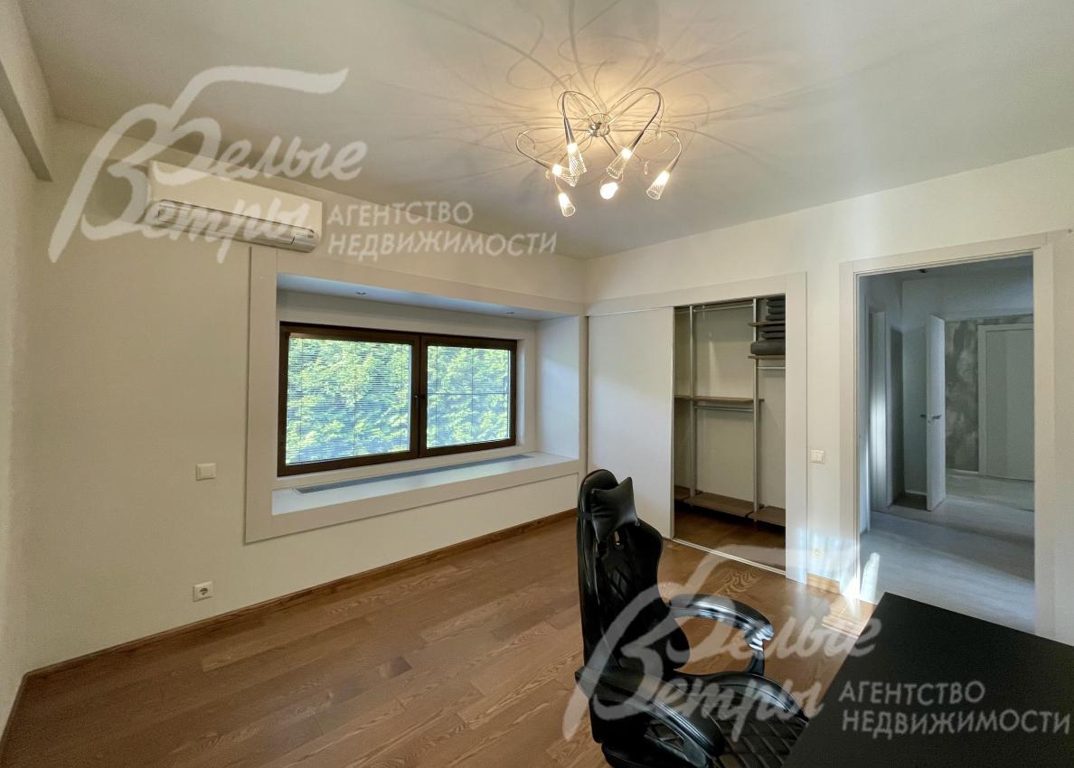 Кабинет-спальня с гардеробом