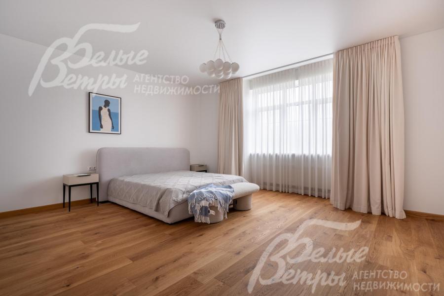 Главная спальня на 2-ом этаже со своим санузлом