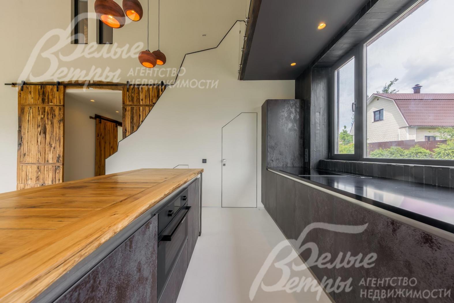 Столешница барной стойки на кухне - массив дуба, индивидуальный проект.