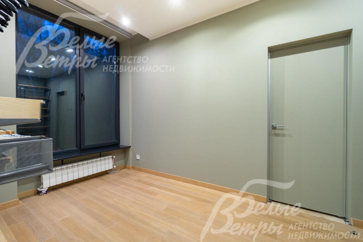 Стены окрашены (краска Benjamin Moore, OIKOS)