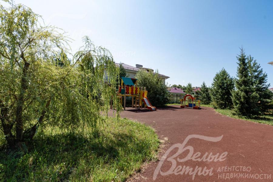 Детская площадка в поселке Николинские ключи Резиденция