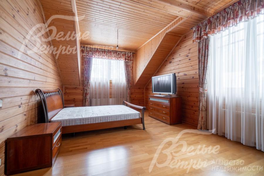 Спальня на втором этаже гостевого дома