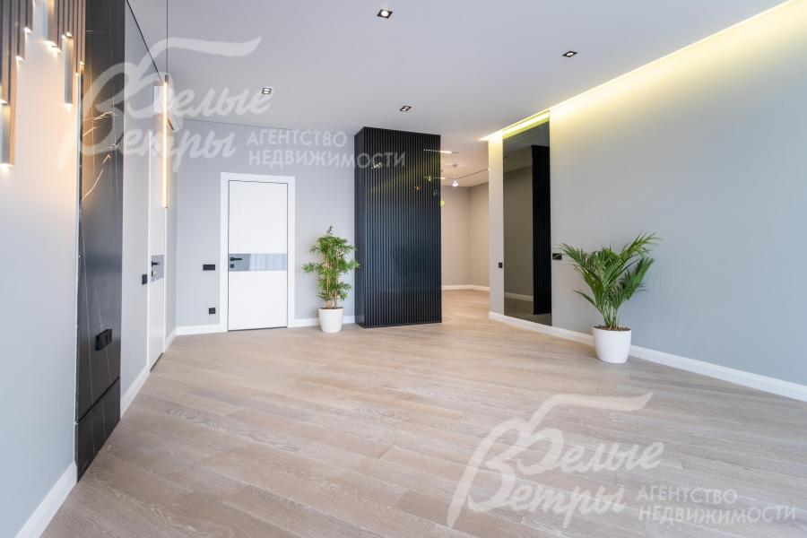 На стенах поклеены обои Liberty (Италия)