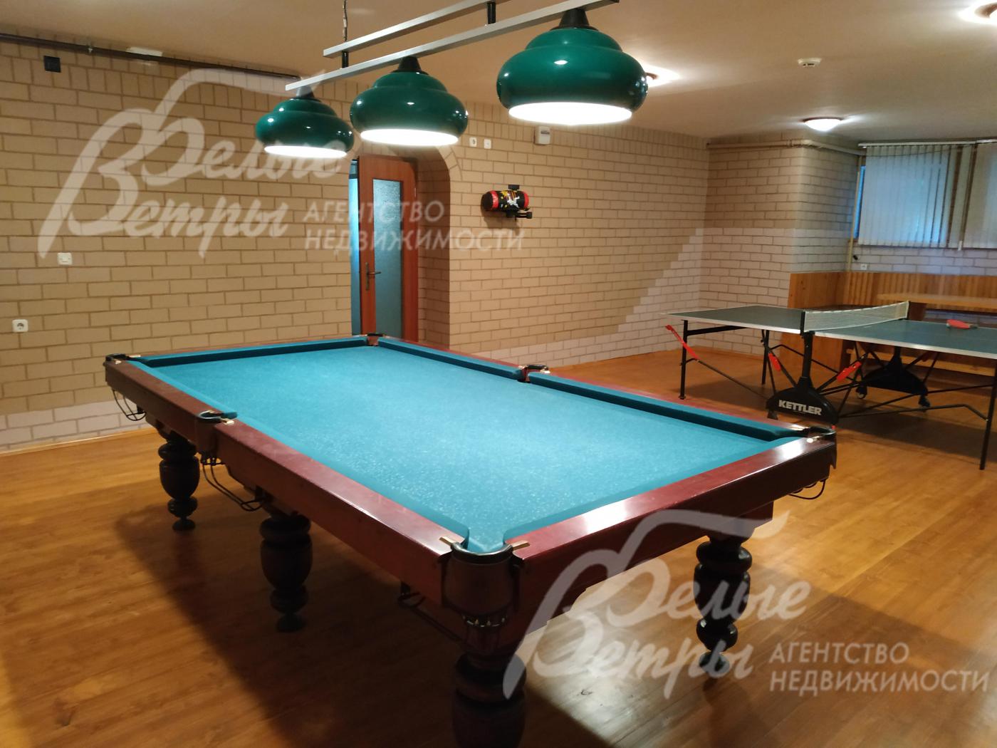 Бильярдная площадью 56 кв.м, с русским столом и также с теннисным столом