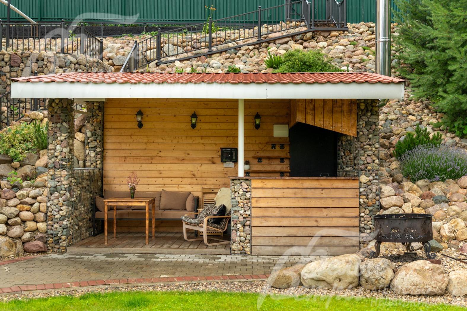 Площадь беседки для барбекю - около 15 кв.м