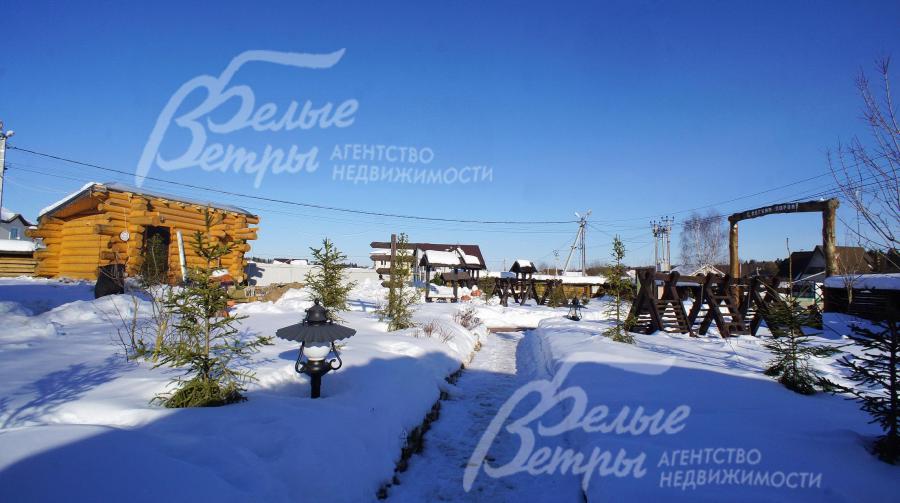 Зона отдыха с банным комплексом, бассейном и беседками-барбекю на территории поселка Солнечный город