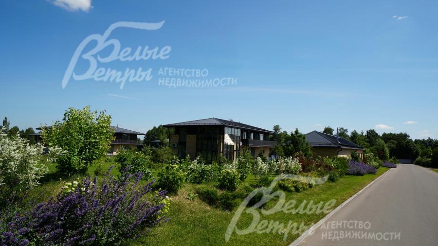 Широкие асфальтированные дороги в Эко-Варварино