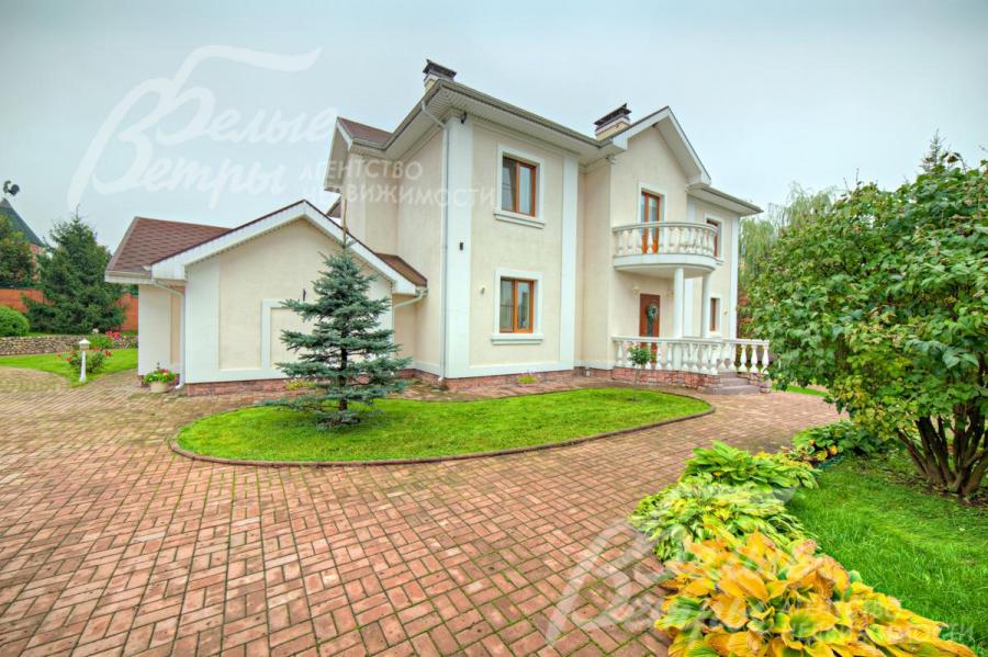 дорожки и гостевая парковка из брусчатки