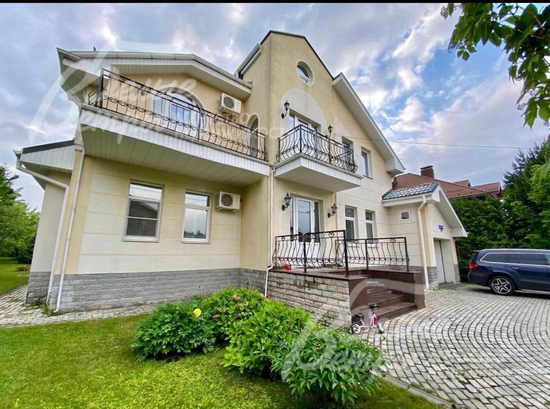 В доме бассейн, сауна, гараж на 1 м/м