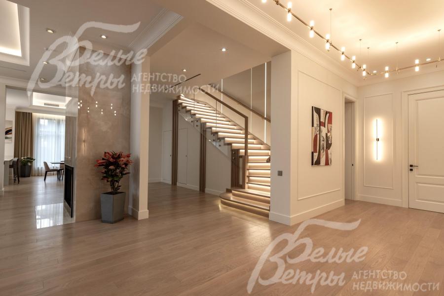 Лестничный холл 1-го этажа