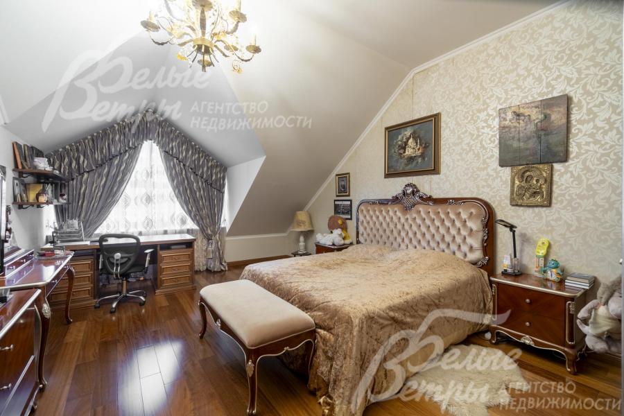 Спальня в классическом стиле (2-й этаж) с рабочим местом у окна