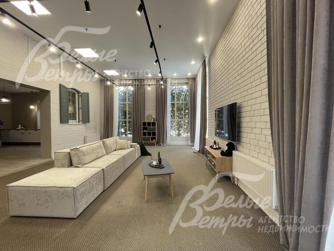 В гостиной панорамные окна