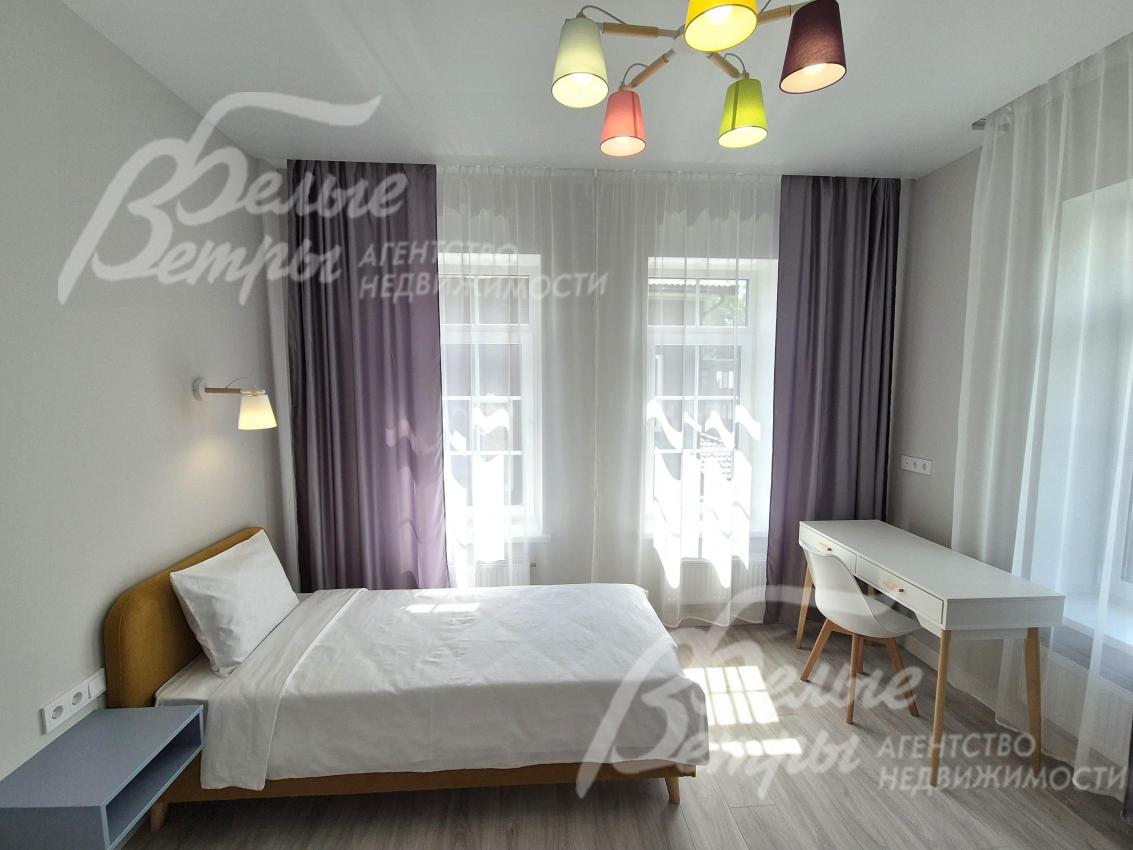 Детская спальня с рабочим местом.