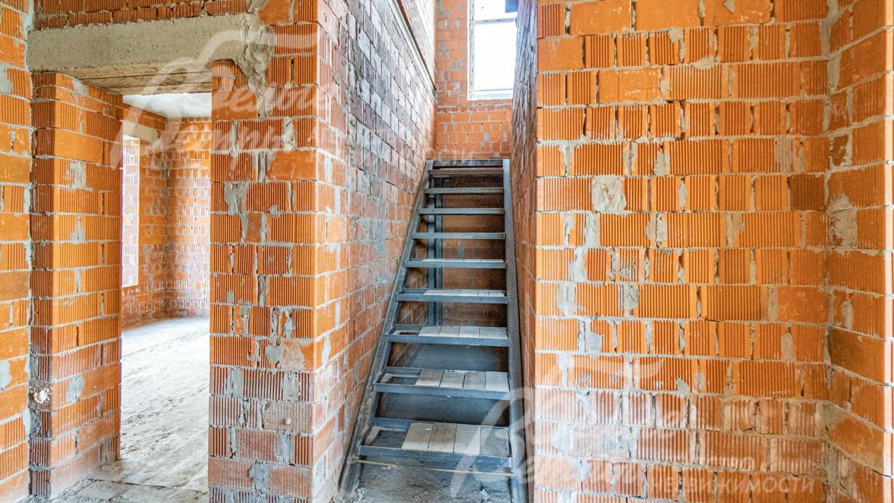 Лестница на металлическом каркасе