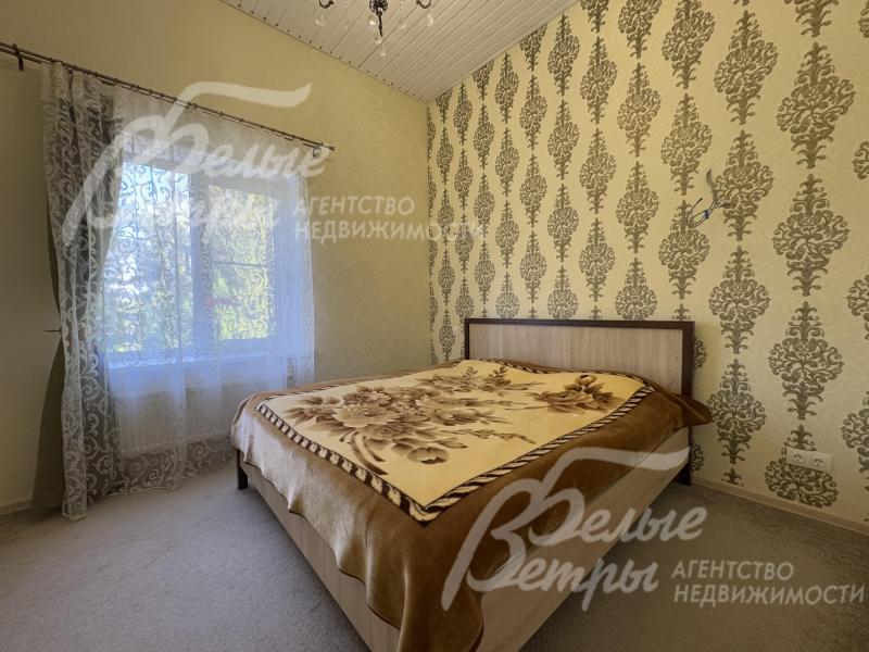 Главная спальня на втором этаже - всё готово к заселению