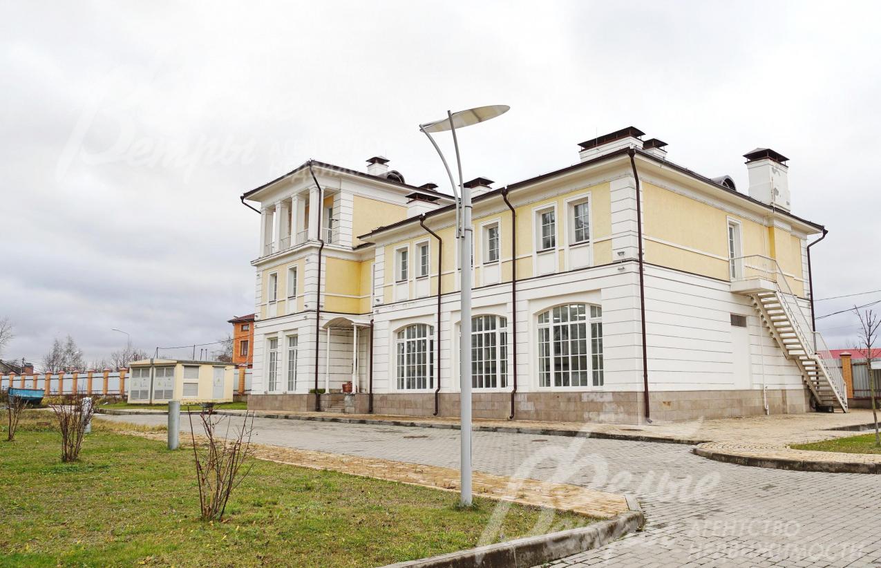 Административное здание 850 кв.м под магазин, кафе, фитнес зал